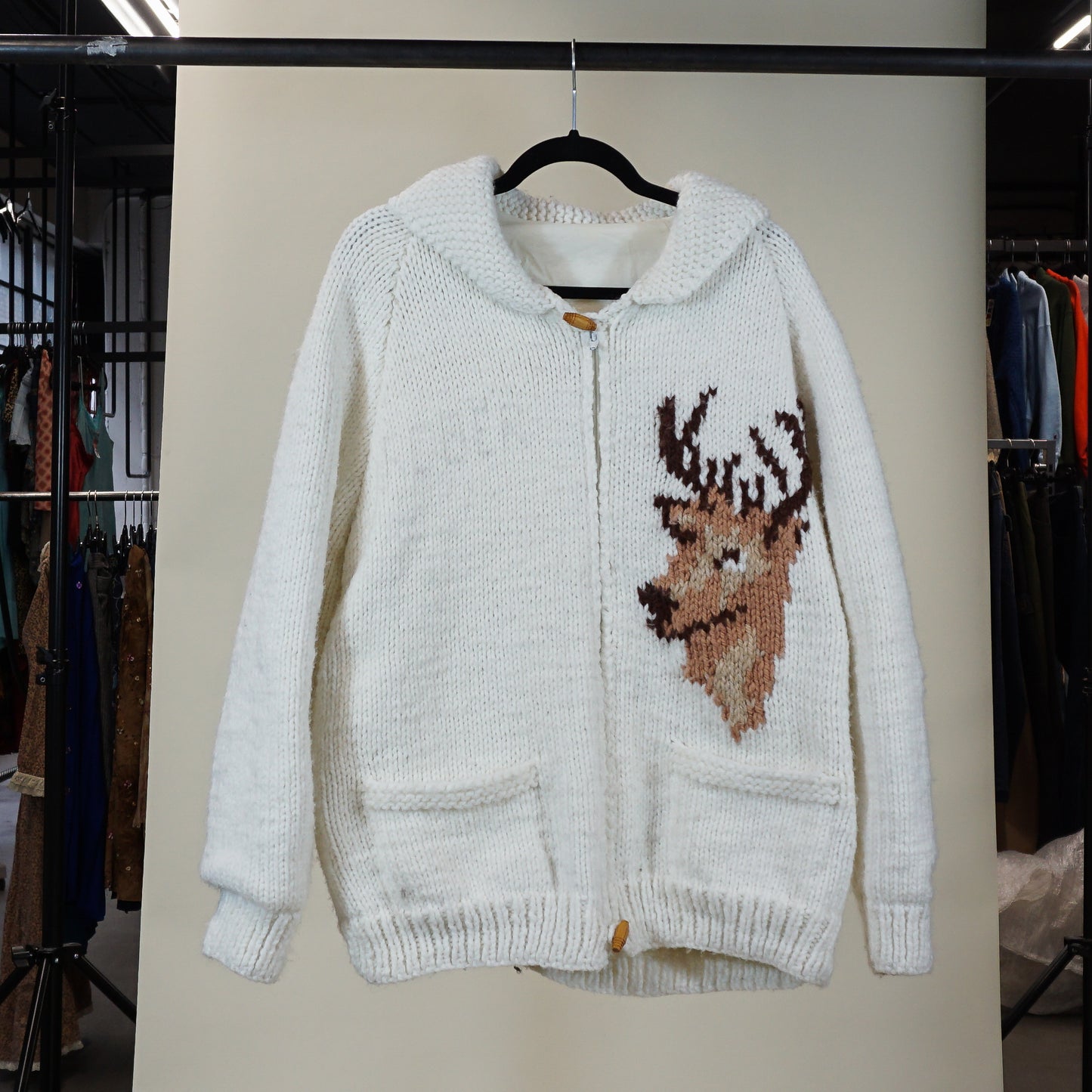 Cardigan de cerf en tricot de laine des années 1990 (XL)