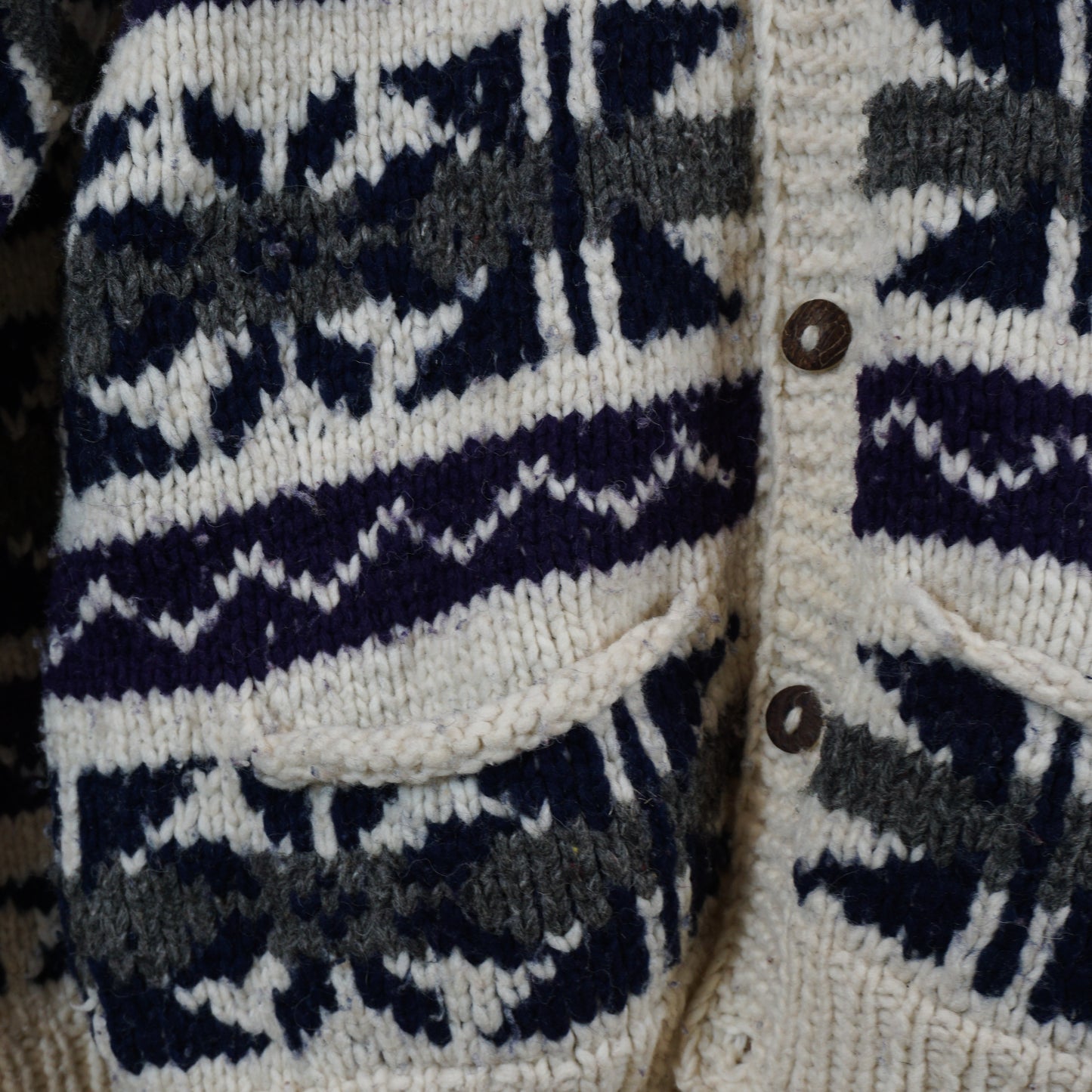 Cardigan en laine tricotée à motifs violet/bleu/crème des années 1990 (XL)