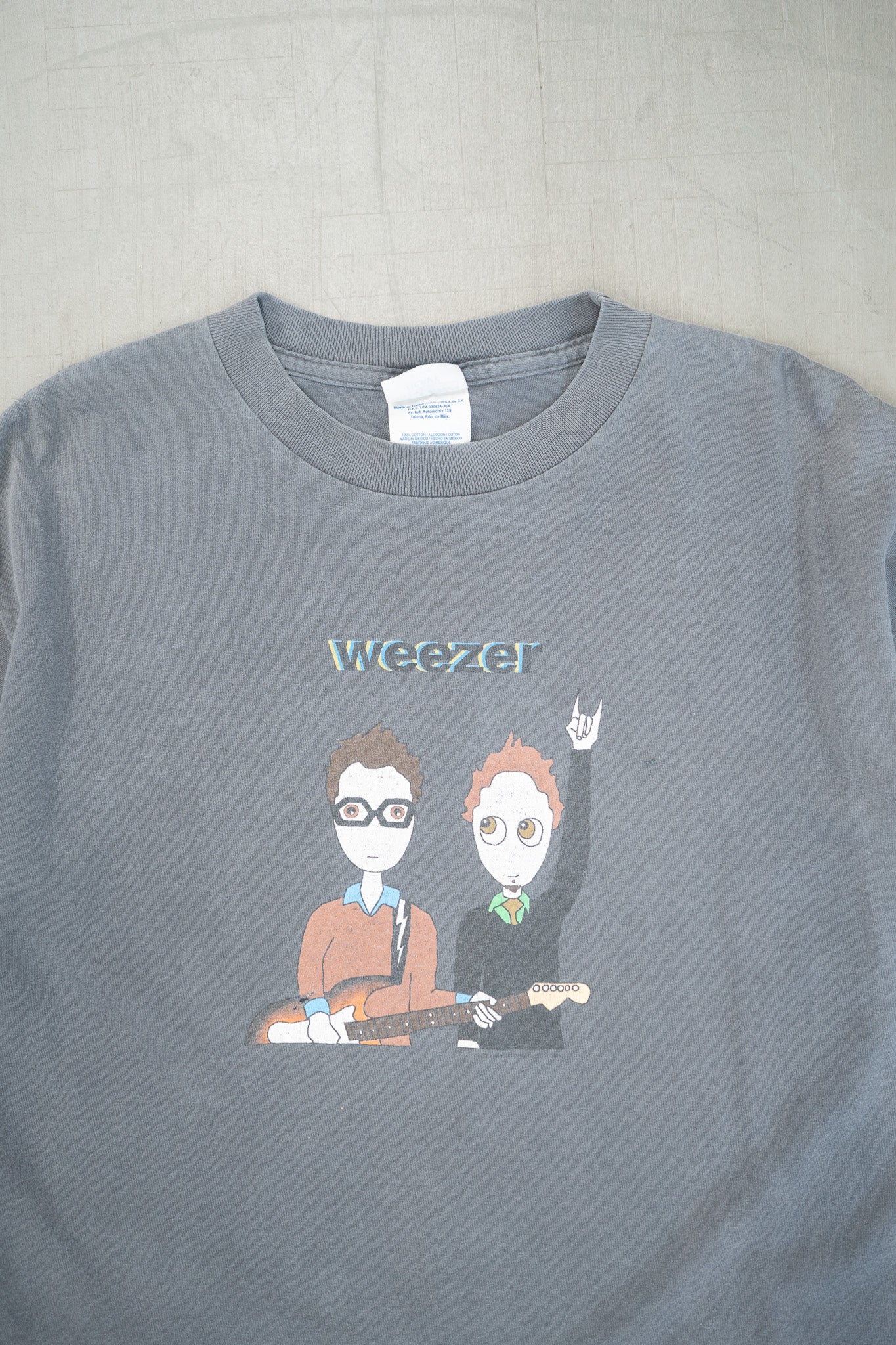 T-SHIRT DU GROUPE WEEZER 2002