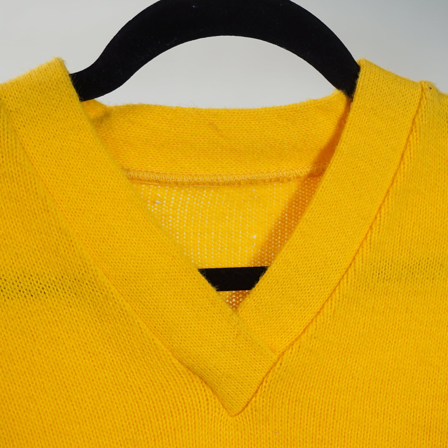 1980s Wool V-Neck Sweater (M)