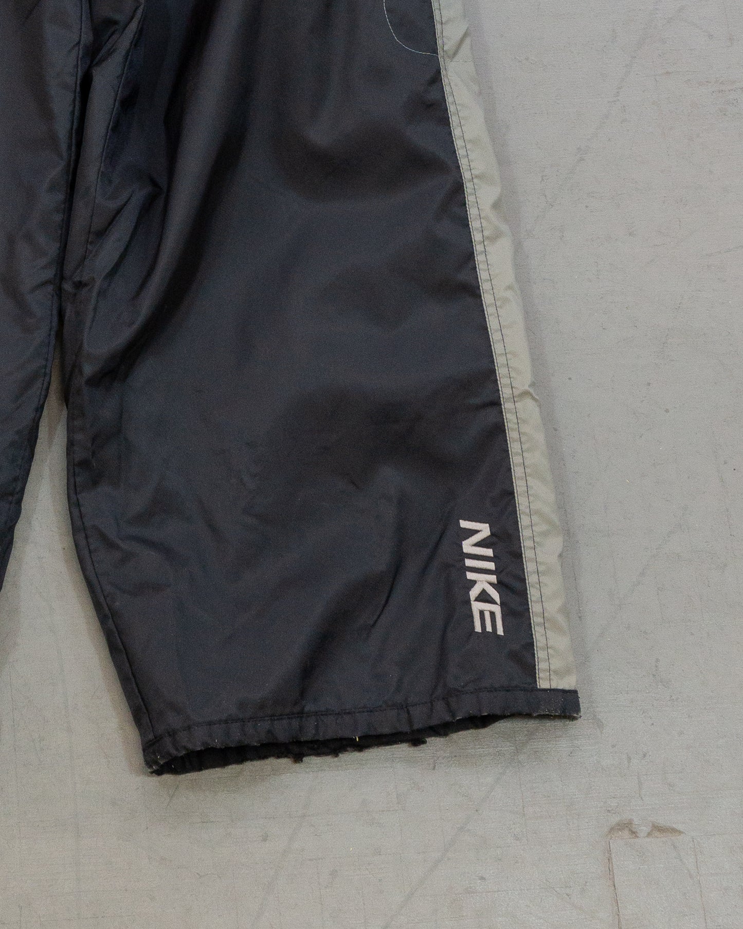 Y2K 'Nike' Cargo Track Pants (30x30)
