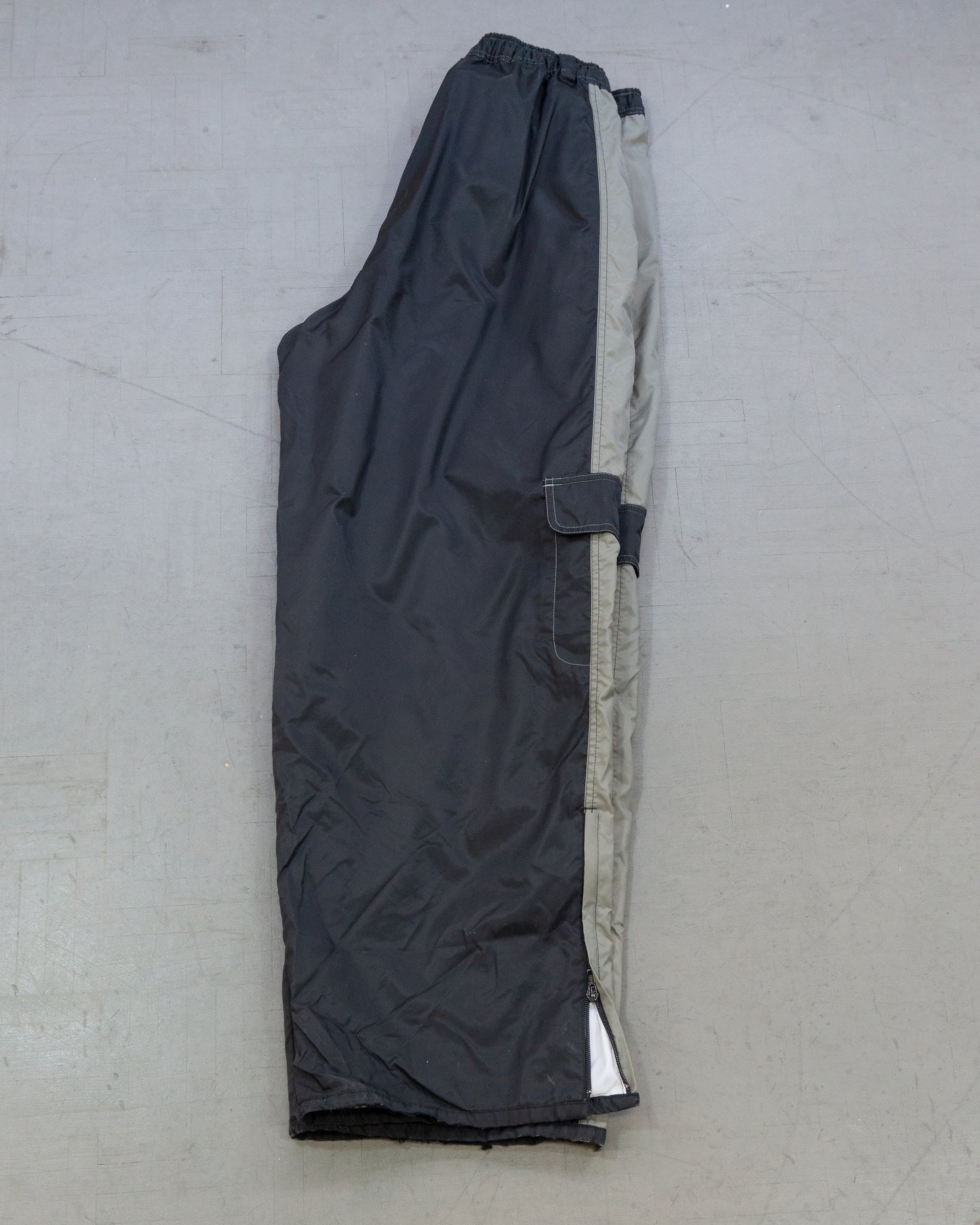 Y2K 'Nike' Cargo Track Pants (30x30)